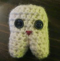 http://translate.googleusercontent.com/translate_c?depth=1&hl=es&prev=/search%3Fq%3Dhttp://www.thecraftattic.com/amigurumi-owl/%26safe%3Doff%26biw%3D1429%26bih%3D961&rurl=translate.google.es&sl=en&u=http://www.thecraftattic.com/amigurumi-tooth/&usg=ALkJrhjnTy9YWzjmArBe4_B5gXs04-YgUg