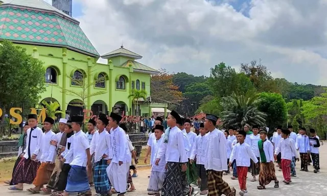 RUU Ciptaker: Pemilik Pesantren Tak Berizin Terancam Penjara 10 Tahun