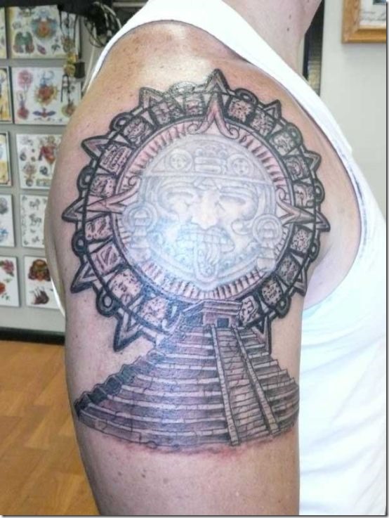 pyramide_aztque_conception_de_tatouage