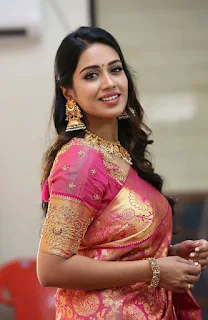 Actress Nivetha Pethuraj HD Latest Images In Traditional Saree