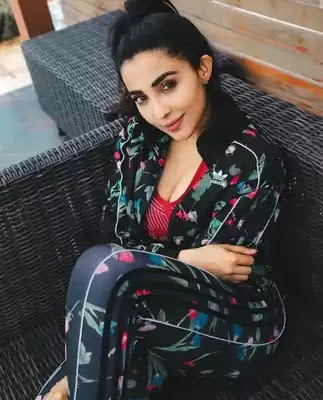 Actress Parvati Nair Latest Hot Photos
