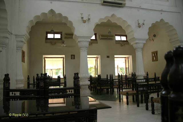 RED FORT: Red Fort Resturant on one side of Bakhsh Garden