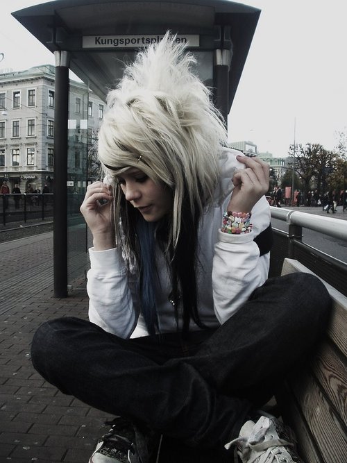 scene blonde hair with black underneath. long lack hair with londe