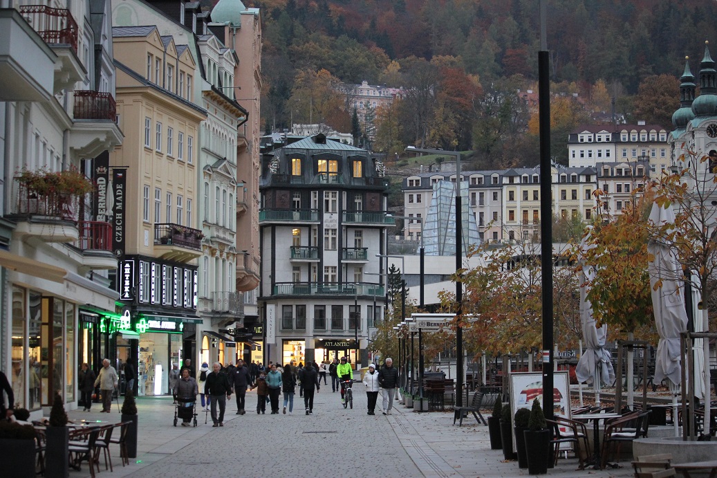 kolonáda Karlovy Vary, hotel Atlantic postavený ve stylu vídeňské secese