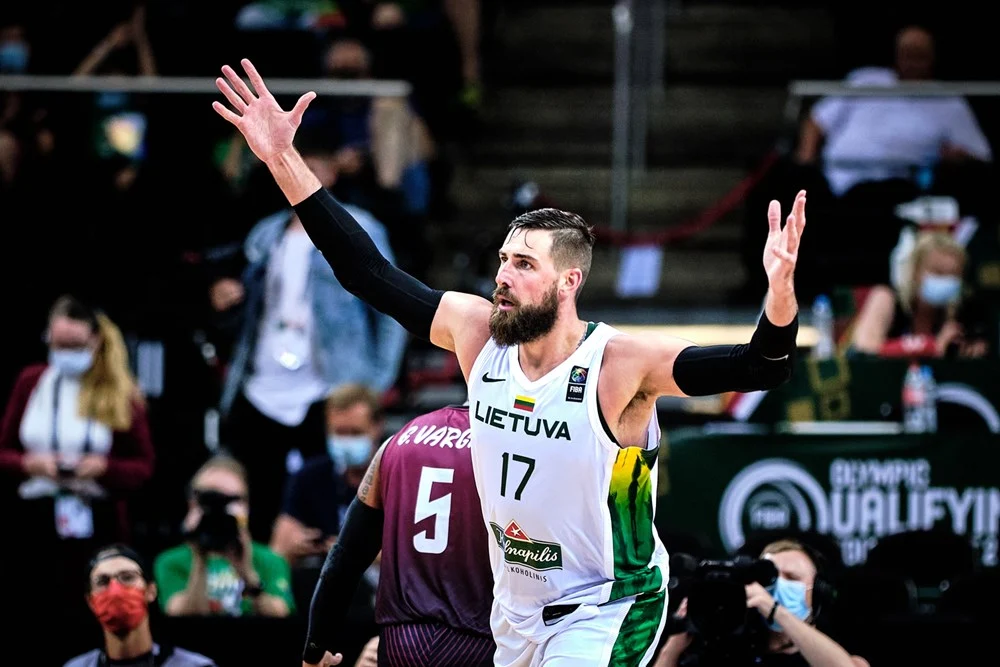 Jonas Valanciunas é o principal destaque da seleção lituana de basquete masculino