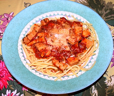 Knoblauch-Tomaten-Weinsoße mit Tofu