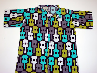 http://seemesew.blogspot.com/2011/03/shirt-2-tutorial.html