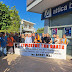 Παράσταση διαμαρτυρίας του δήμου και των επαγγελματιών μπροστά στο υποκατάστημα της Τράπεζας Αττικής στη Θέρμη