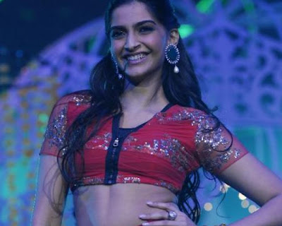 Sonam Kapoor Preety Girl Wallpapers hot