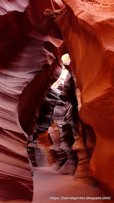 Upper Antelope Canyon human face tunnel_美國上羚羊谷人面隧道