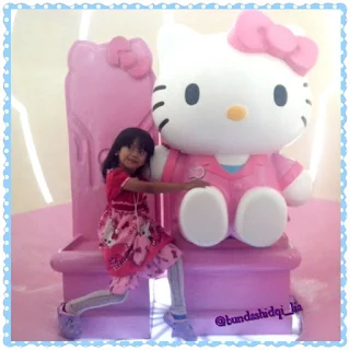 http://lialathifa.blogspot.com/2015/05/wahana-dufan-meet-greet-hello-kitty-and.html