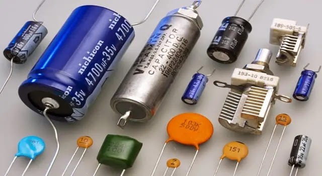what is capacitor in hindi, capacitor in hindi, types of capacitor in hindi, capacitor kya hai, कैपेसिटर क्या काम करता है, कैपेसिटर के प्रकार, कैपेसिटर का कार्य,