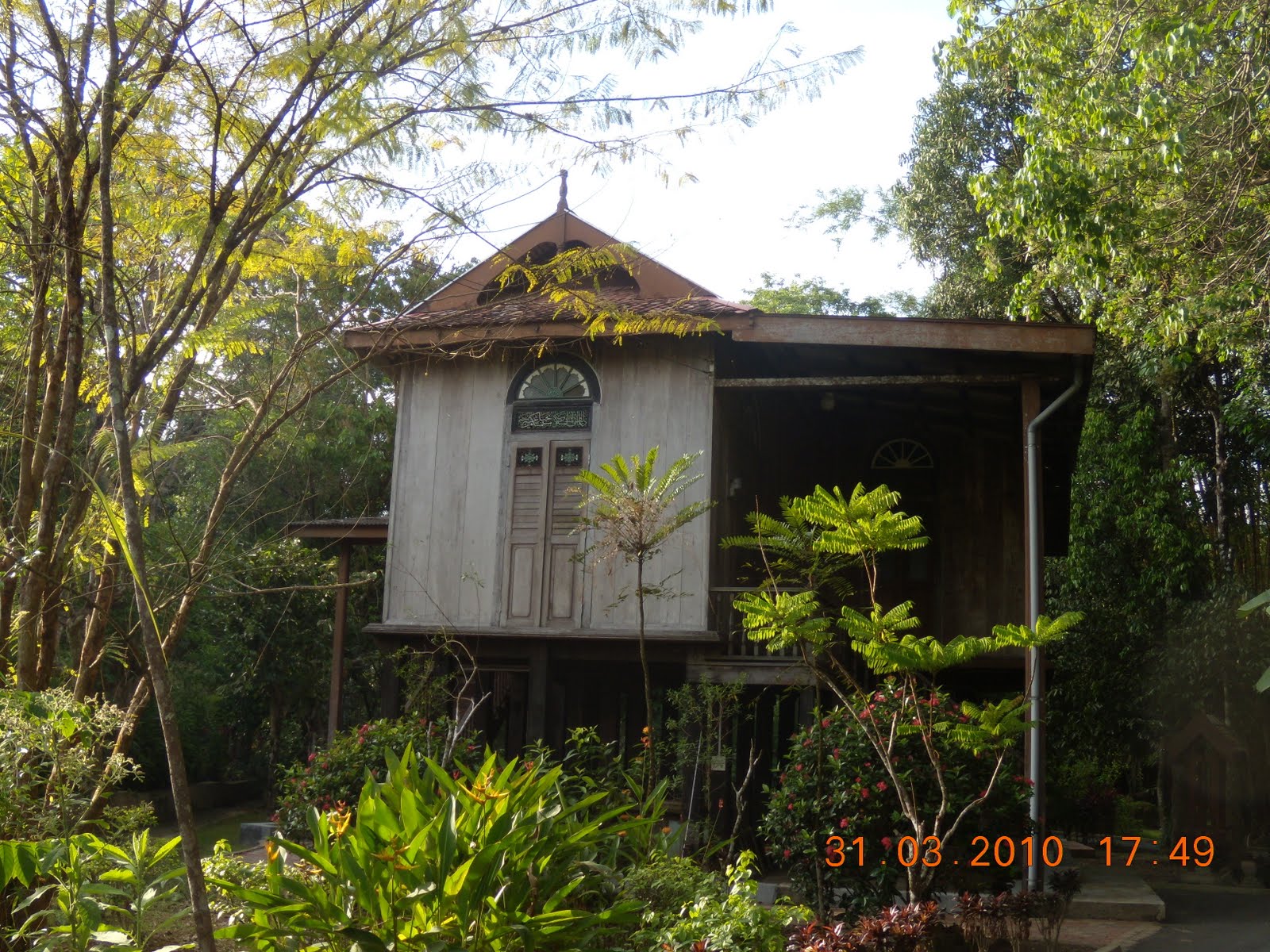 Decorative Element: Rumah Kelantan Vs Rumah Terengganu