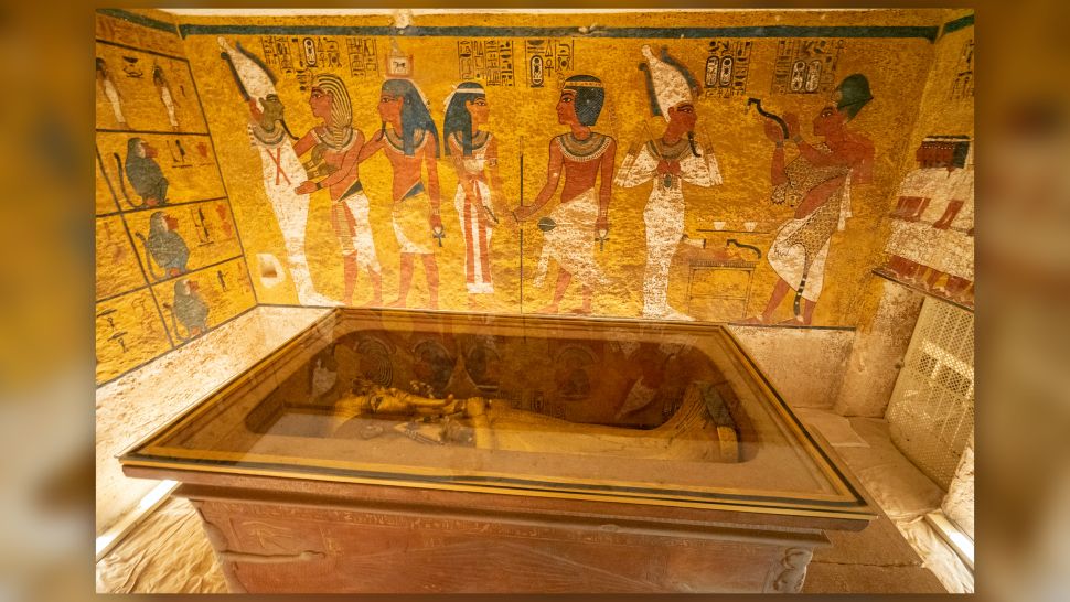 صورة لمقبرة الفرعون توت عنخ آمون بوادي الملوك بالأقصر.