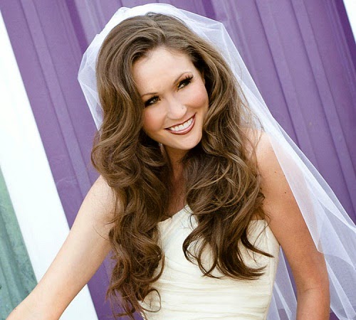 wedding hairstyle; simple wedding hairstyle; simple wedding hairstyle idea; wedding hairstyle idea; wedding hairstyle for medium hair; wedding hairstyle for long hair; wedding hairstyle for short hair; wedding hairstyle with crown; wedding hairstyle for round face; curly wedding hairy style