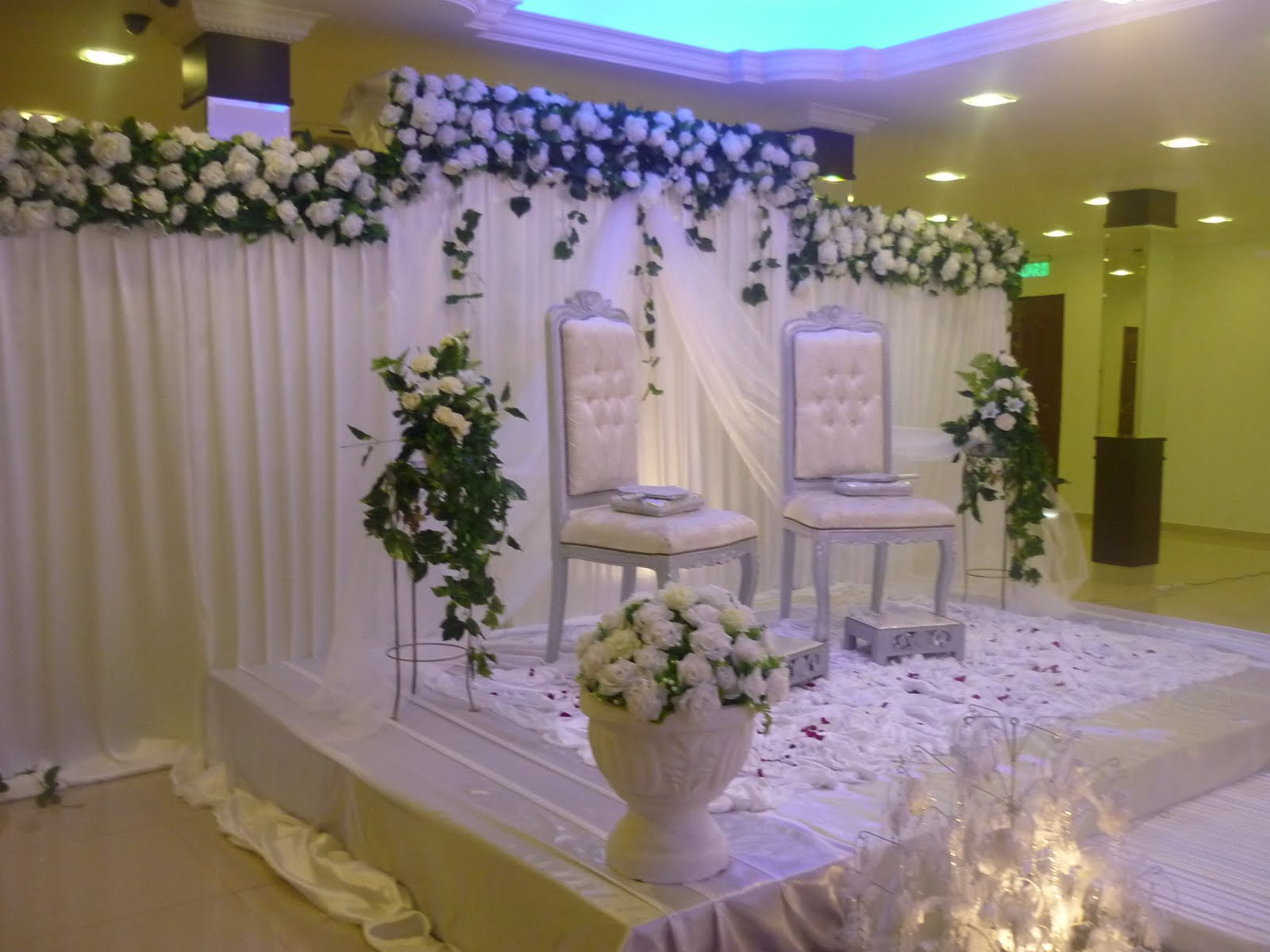 Arianna Butik Pengantin PELAMIN TEMA  PUTIH HIJAU 