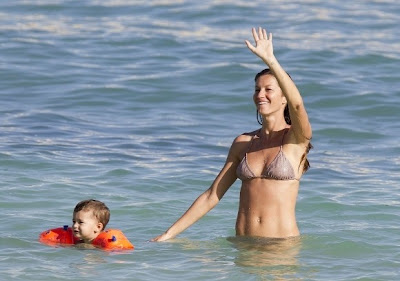 Известният модел Жизел Бюндхен заведе четиригодишния си син на почивка на Карибите.