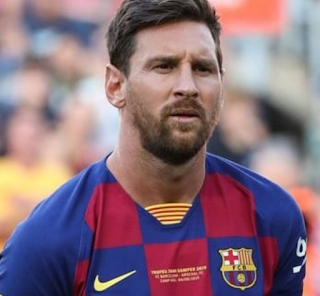 Messi scores brace as Barca extend runs