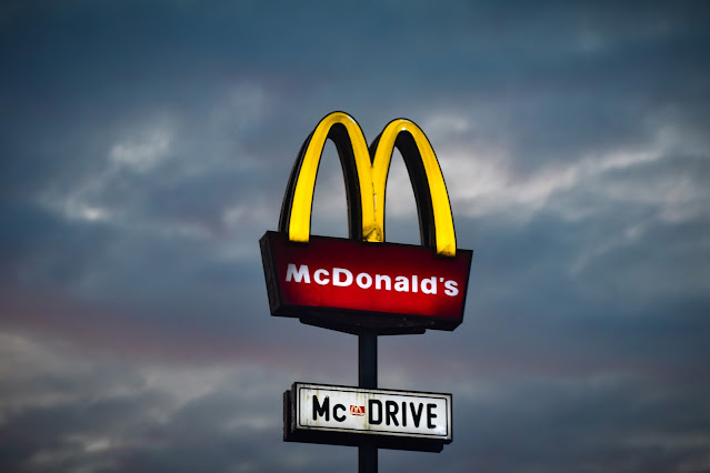 McDonalds logo, Mcdonalds competitors in 2022