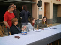 La taula d'inscripcions situada a la Placeta del Barri de Les Cases Noves