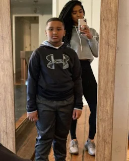 Averi Woodley clicking selfie with her son
