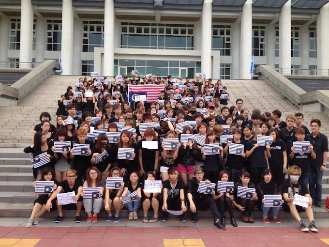 2 Gambar : Bukti Sekumpulan Pelajar Cina Taiwan Menterbalikan Jalur Gemilang