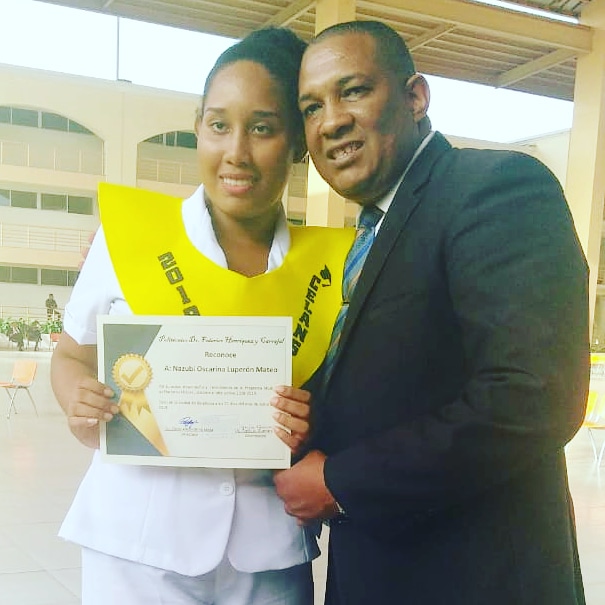 Hija del presidente del CARD de Barahona recibe reconocimiento especial
