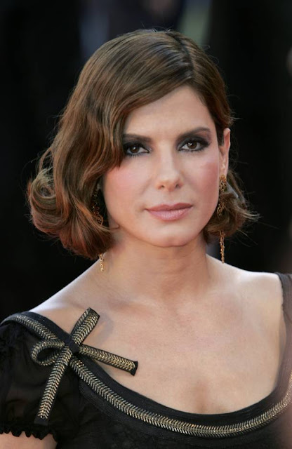 Sandra Bullock Medium Wavy Hairstyle