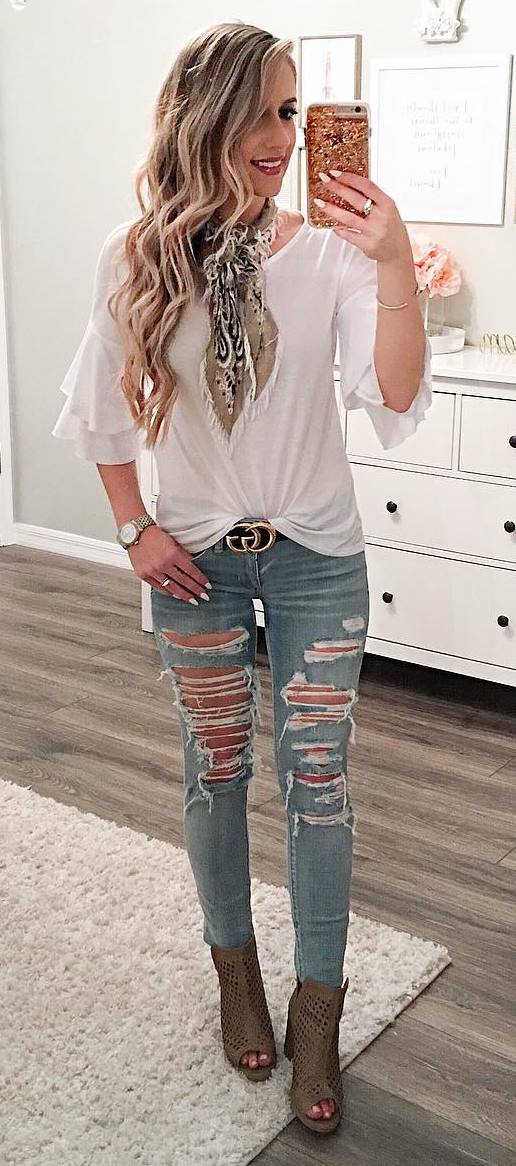 outfit idea: top + ripped jeans