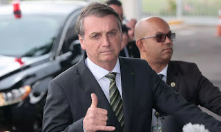 Bolsonaro defende gasto em férias: ‘vou ficar em casa tomando leite condensado?’