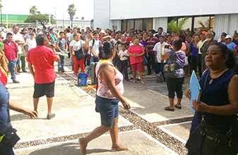 Piden a SEQ inclusión en escuelas de zonas irregulares, sanciones a quien obligue compra de guías escolares