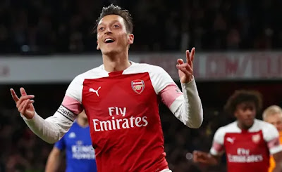 OEZIL UNGKAP INGIN TETAP BERTAHAN DI ARSENAL