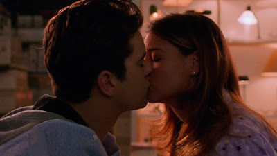 Pacey and Joey kissing