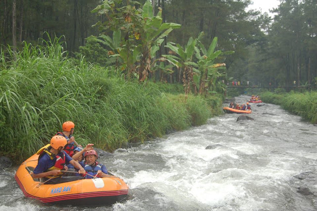 Rafting di Banyuwangi.