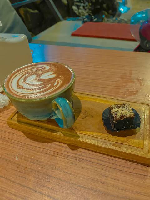 coklat panas di Naruna Cafe Salatiga