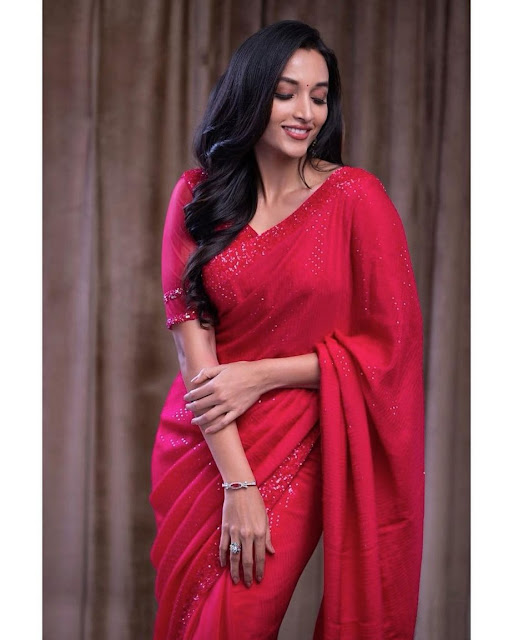 [Image: Srinidhi-Shetty-in-a-red-saree-by-singha...otions.jpg]