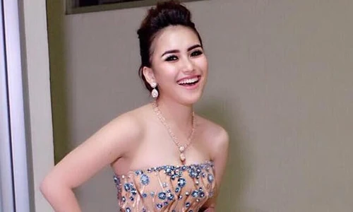 Ayu Ting Ting Yakin Kisah Cintanya Mirip Film Dilan 1990