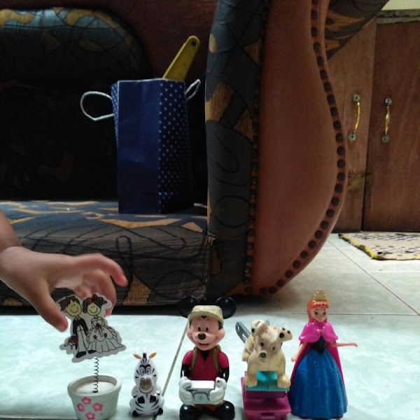 Bermain Anna Frozen Mini Figure Dapat Melatih Imajinasi, dan Interaksi Sosial Anak