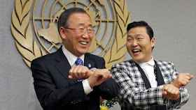 El cantante Park Jae-sang con Ban Ki-moon