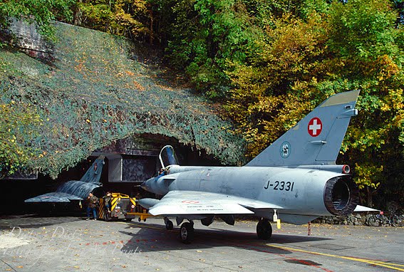 Mirage IIIS J-2331 beim Einrücken in die Kaverne X