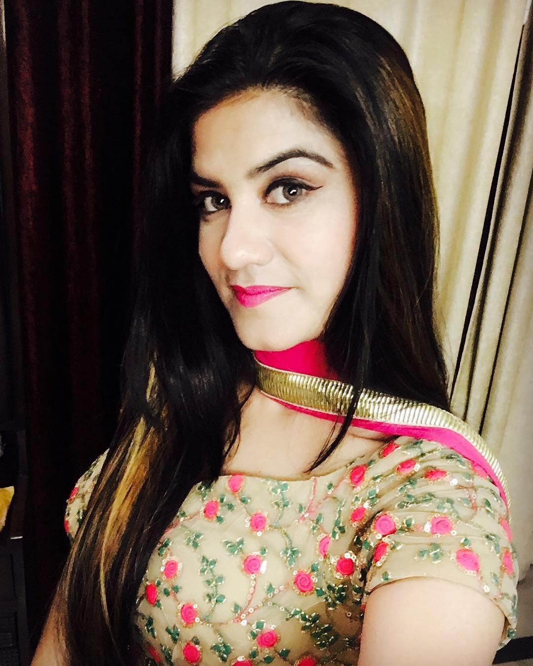 Beautiful-Punjabi-Girl-Kaur-B-Hot-Pictures-HD-wallpapers
