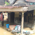 Rumah Hj. Naga Terkurung Banjir Tiga Hari, Wahdah Islamiyah Pitumpanua Turun Tangan