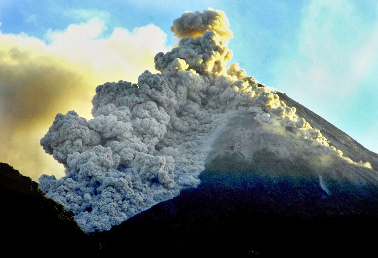 DUNIA MEMANG ANEH BENCANA ALAM MENURUT HADIS NABI