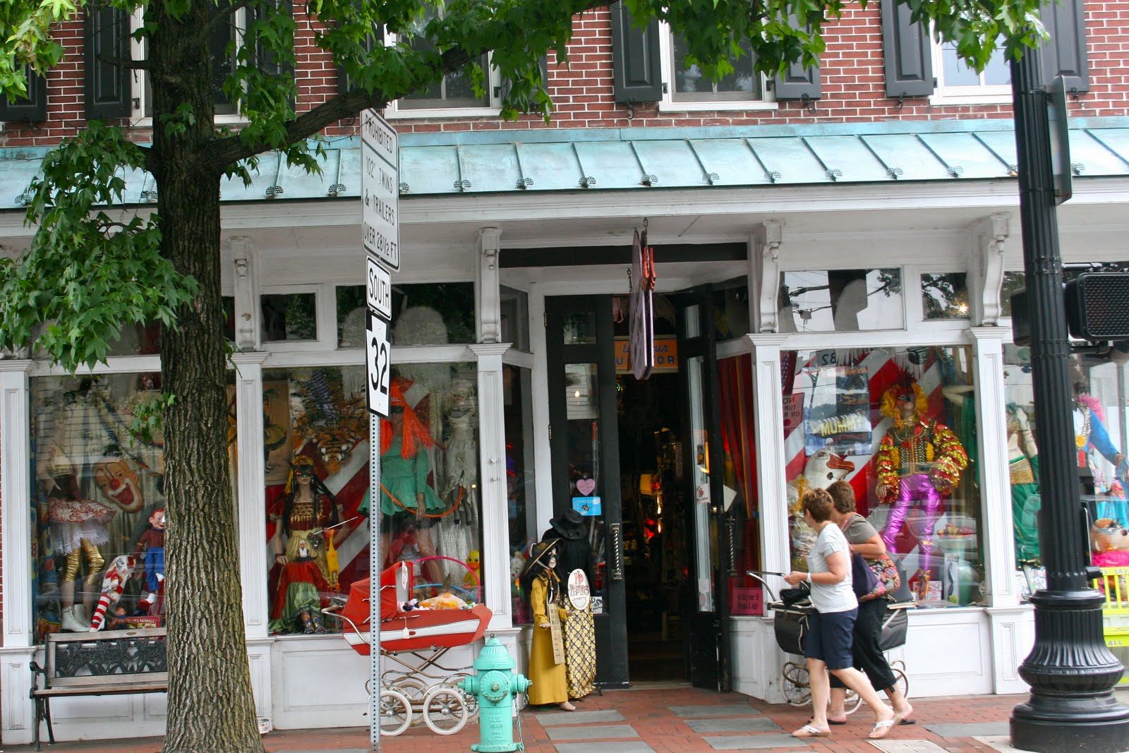 the dress shops to hang out their wear open to the elements. This shop ...