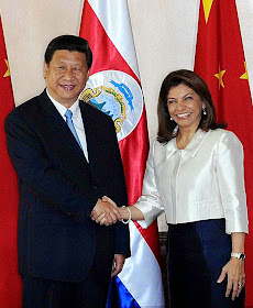 Presidente chinês Xi Jinping com a presidente de Costa Rica Laura Chinchilla