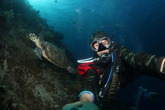 Selfie with turtles