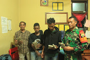 Pasukan TNI Perbatasan RI - Papua Nugini Amankan Pengedar Ganja 500 Gram