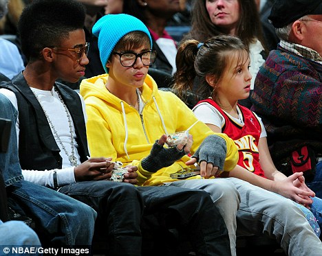 Super cute Justin Bieber Smurf style at basketball game!