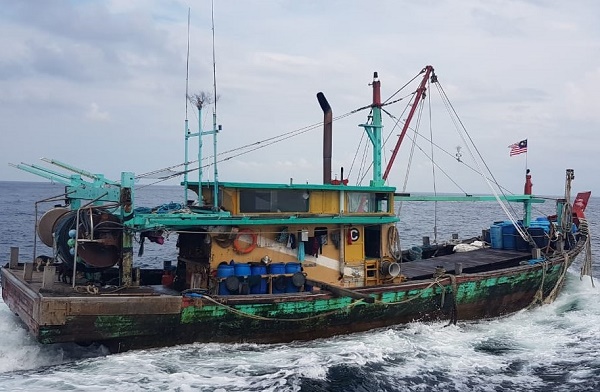 KKP Amankan Kapal Tangkap Ikan Ilegal Malaysia di Perairan Selat Malaka
