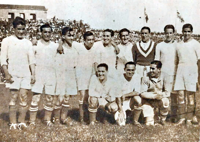 📸REAL MADRID C. F. 📆1 junio 1930 ⬆️Gaspar Rubio, Prats, Triana, Cosme, Quesada, Lazcano, Vidal, Luis Olaso, Torregrosa. ⬇️Esparza, Peña y Nebot (portero suplente). ATHLETIC CLUB 3 🆚 REAL MADRID F. C. 2 Domingo 01/06/1930, 16:30 horas. 28ª Copa del Rey de España, final. Barcelona, España, estadio de Montjuic: 63.000 espectadores. GOLES: ⚽1-0: 1’, Unamuno. ⚽1-1: 15’, Lazcano. ⚽2-1: 45’, José Iraragorri. ⚽2-2: 65’, Monchín Triana. ⚽3-2: 115’, Lafuente.